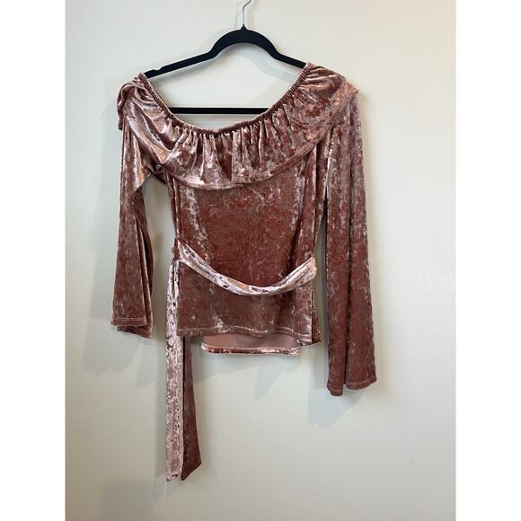 StyleStalker Clarissa Blush Crushed Velvet Ruffled Off the Shoulder Belted Top S - Picture 3 of 6
